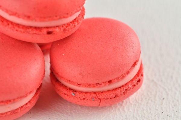 ÇİLEKLİ MAKARON ( ADET )