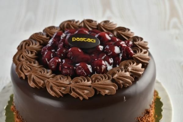 VİŞNE ÇİKOLATALI PASTA ( ÖN SİPARİŞ )