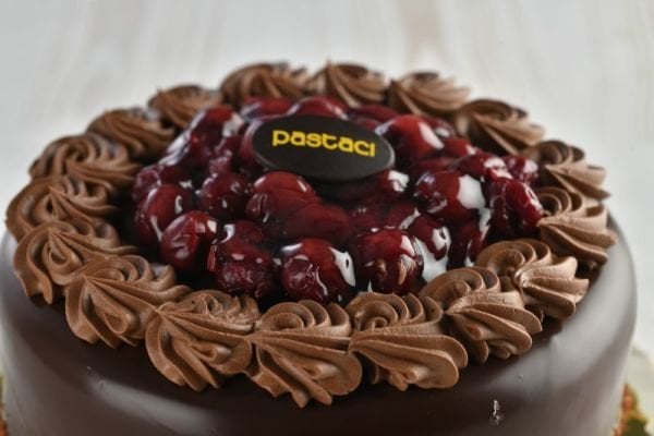 VİŞNE ÇİKOLATALI PASTA ( ÖN SİPARİŞ )