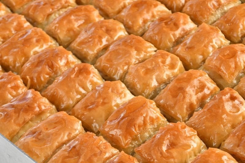 CEVİZLİ BAKLAVA  ( KG )
