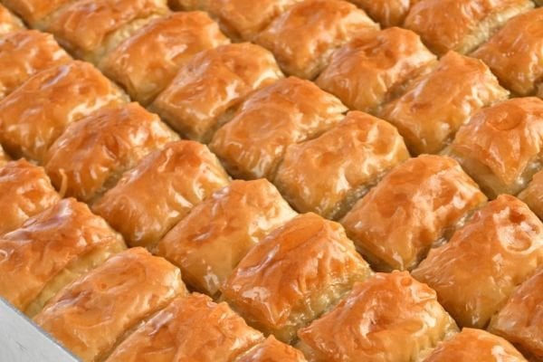 CEVİZLİ BAKLAVA  ( KG )
