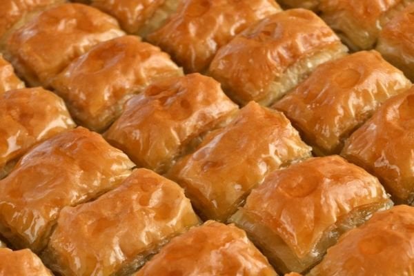CEVİZLİ BAKLAVA  ( KG )