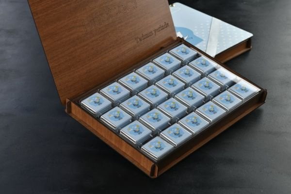 AHŞAP BEBEK ÇİKOLATA ( MAVİ )