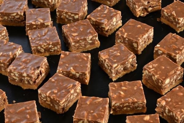 KARIŞIK TATLI SPECİAL KURU PASTA KG